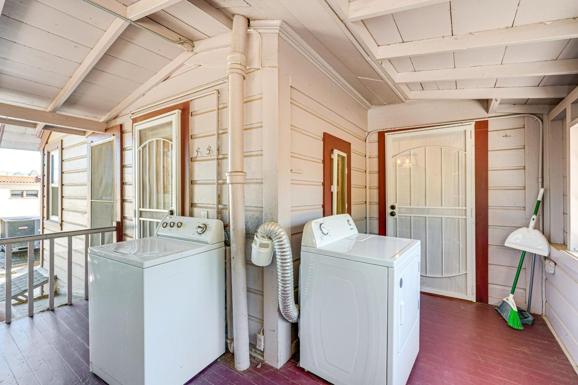 Bright Woodland Apartment Walk To Main Street Екстериор снимка
