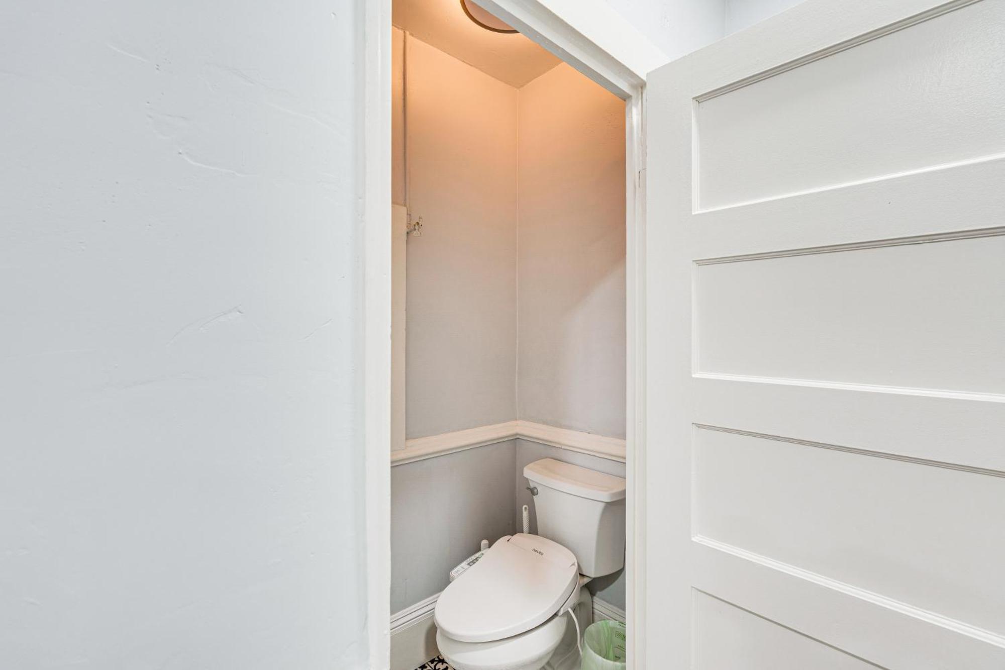 Bright Woodland Apartment Walk To Main Street Екстериор снимка