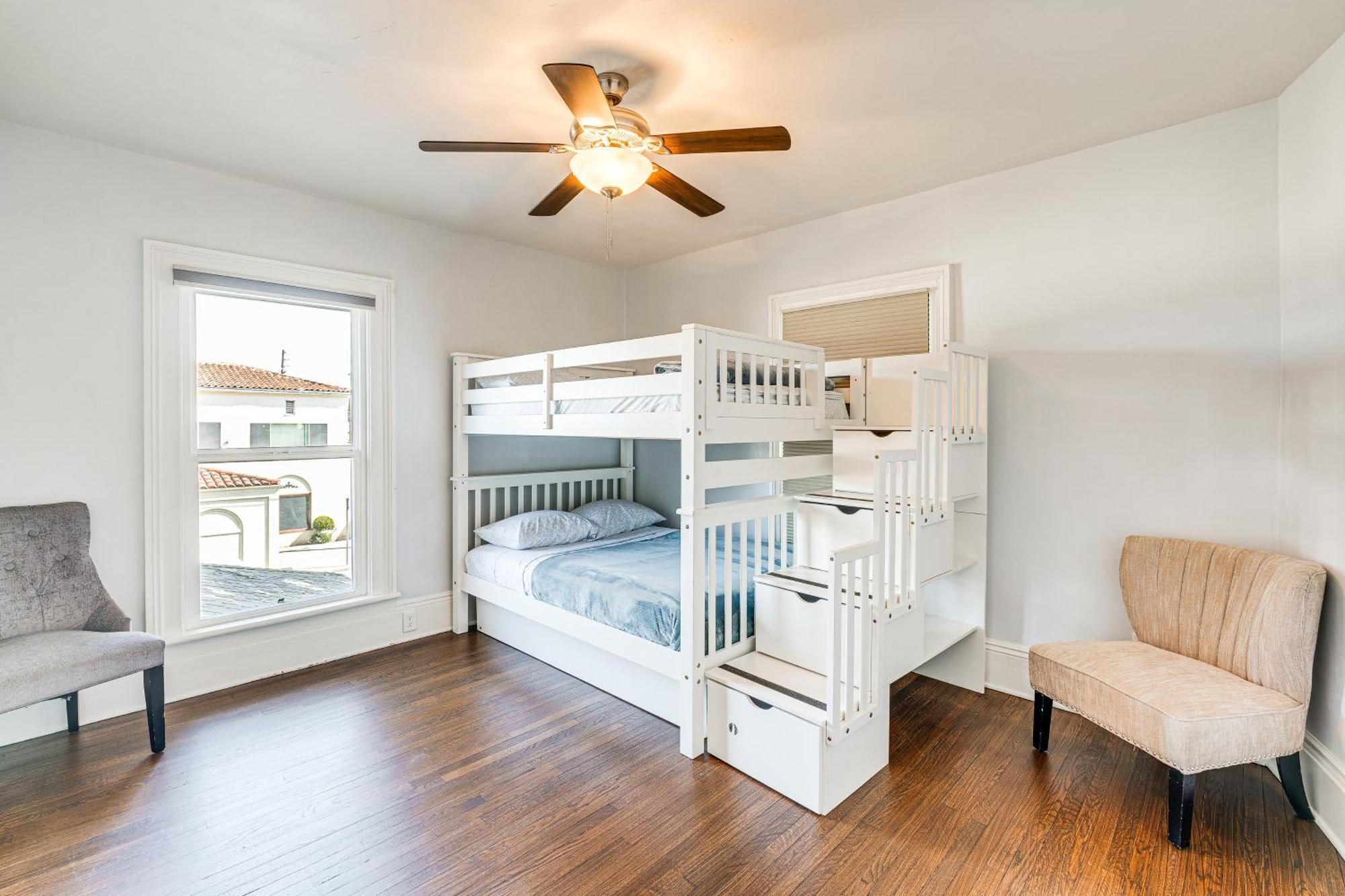 Bright Woodland Apartment Walk To Main Street Екстериор снимка
