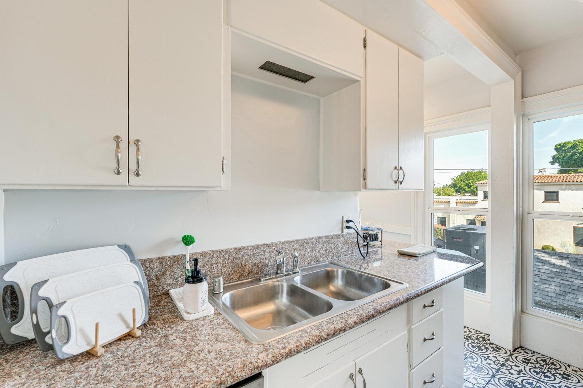 Bright Woodland Apartment Walk To Main Street Екстериор снимка