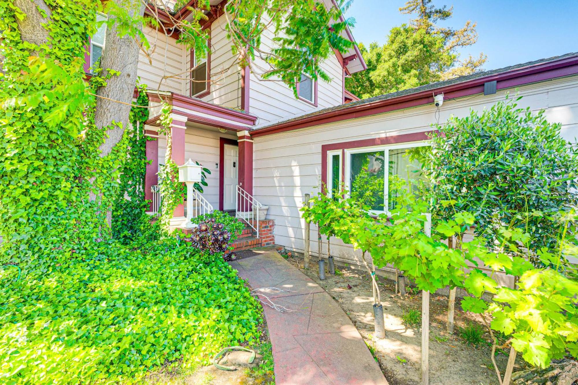 Bright Woodland Apartment Walk To Main Street Екстериор снимка