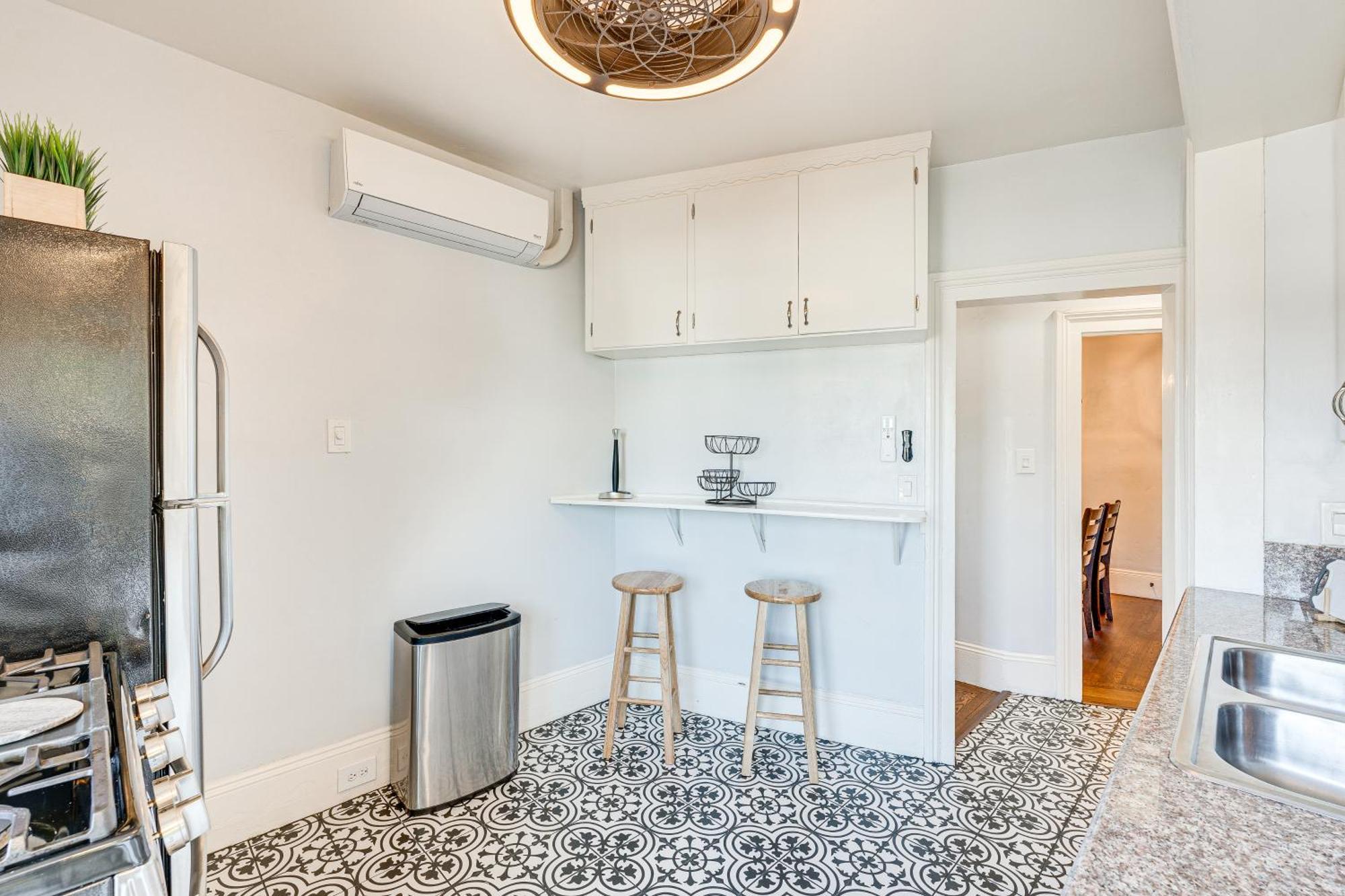 Bright Woodland Apartment Walk To Main Street Екстериор снимка