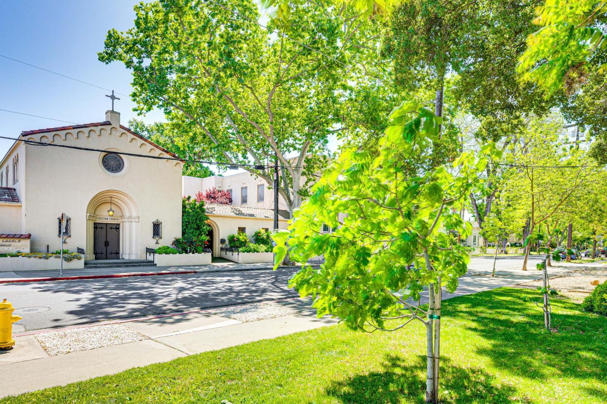 Bright Woodland Apartment Walk To Main Street Екстериор снимка